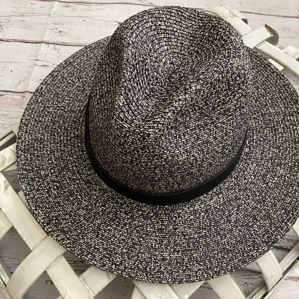 LAST ONE!! Stunning Panama Hat With Black Band - Picture 2 of 7